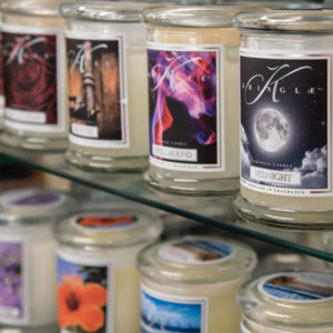 The Kringle Candle Company offers a full line of fragranced candles, including classic apothecary jars, tumblers, DayLights, wax potpourri, tea lights and more.