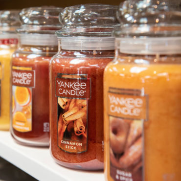 Shop Yankee Candle, America's best loved candle! Enhance and bring to life any space with captivating candles, home & car air fresheners, gifts and more.